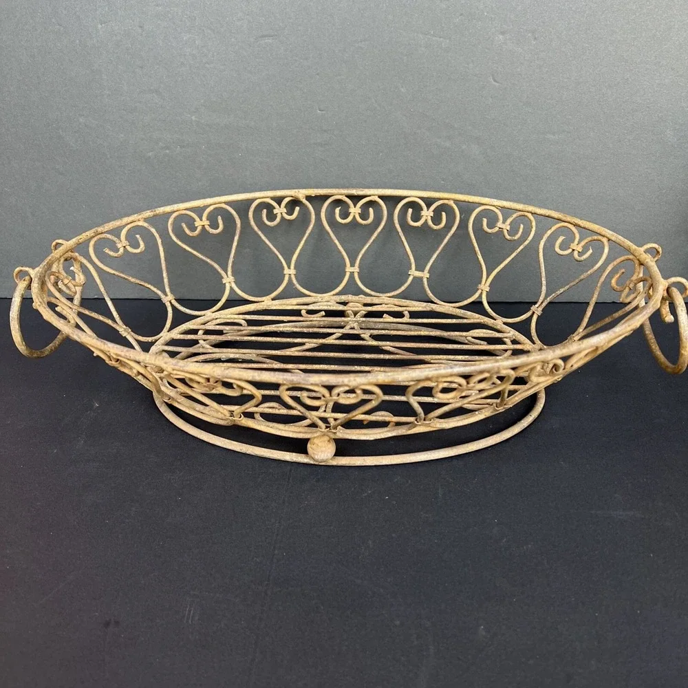 VTG Primitive Rusty Metal Wire Basket Handles 16x12x4 Farmhouse Centerpiece